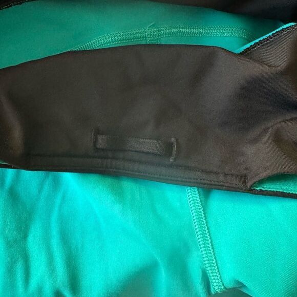 Lululemon Athletica Blue and Black Ankle Cropped Pants - Picture 6 of 8